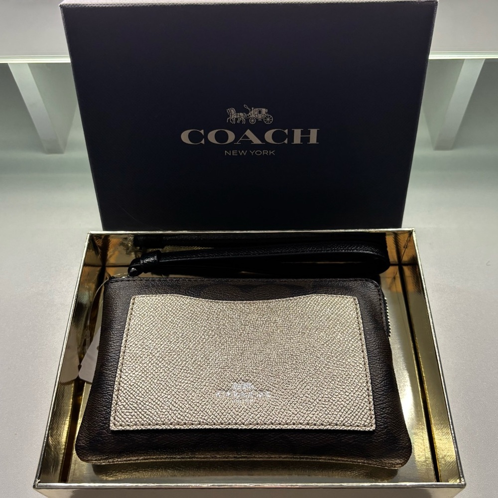Coach Boxed Corner Zip Wristlet